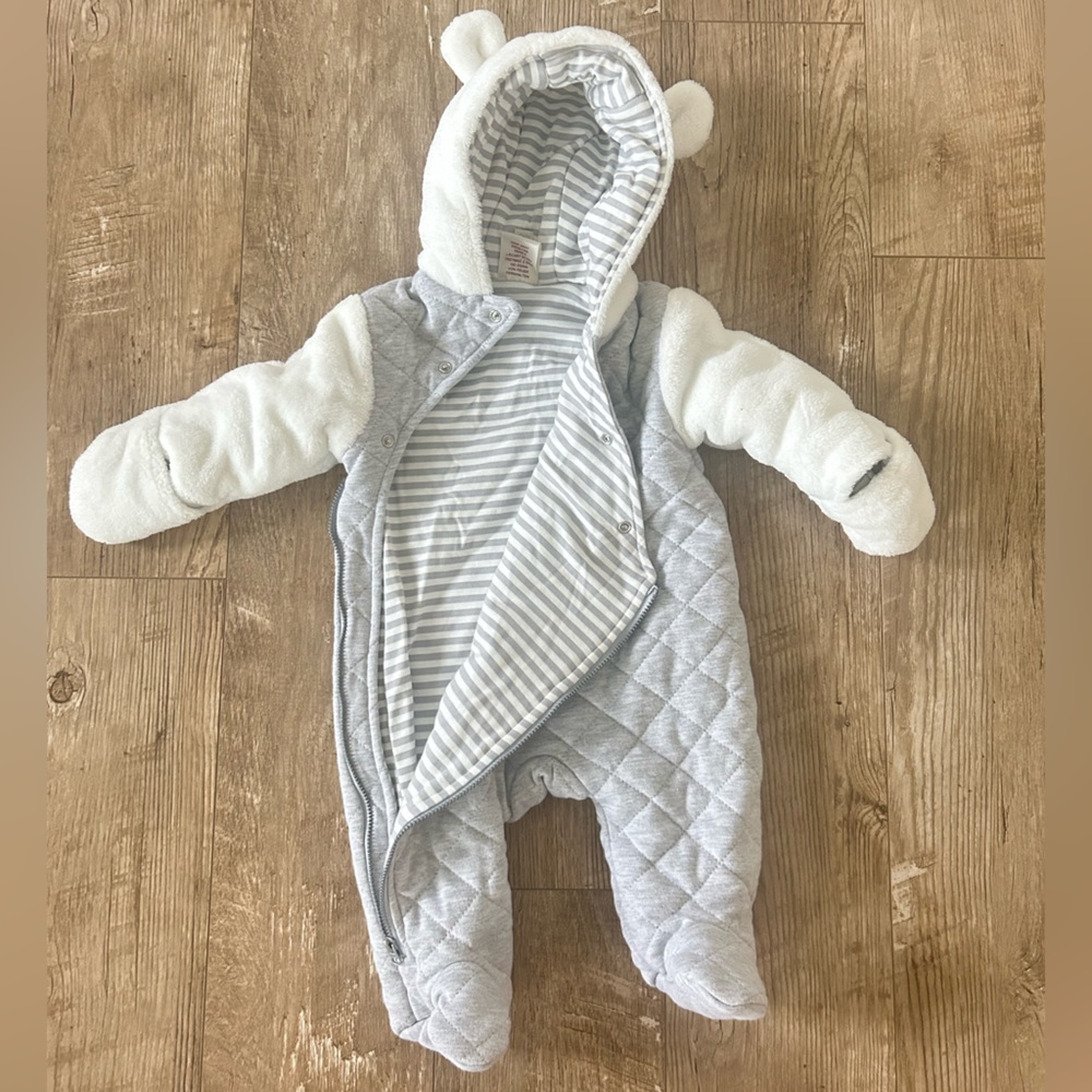 White and grey fuzzy snowsuit with cuffed sleeves. Size 3-6 months. NWOT.